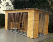 Jaro - Houten hondenren met open zijwand - 4x2m zonder afwerkboord rond het dak