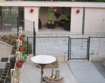 Jaro - Houten hondenren + tuinhuis + loungeruimte 10x3m