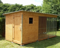 Jaro - Houten hondenren met tuinhuis - 4,6x2m